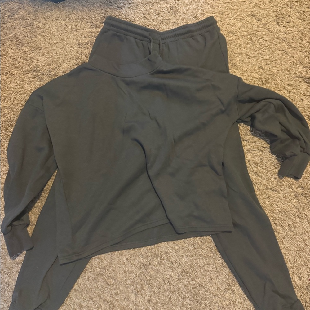 Dark Gray Sweatshirt and Joggers Set